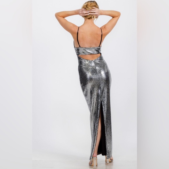 Outstanding Open Back Bodycon Maxi Dress - Picture 2 of 3